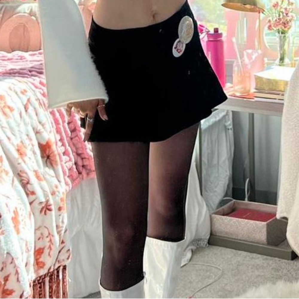 Y2k black mini skirt